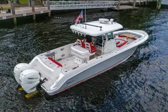 Thumbnail von Boston Whaler Outrage 330