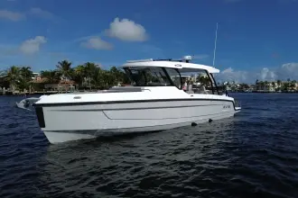 Thumbnail von Cruisers Yachts 38 VTR