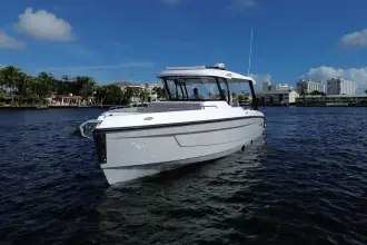 Thumbnail von Cruisers Yachts 38 VTR