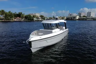 Thumbnail von Cruisers Yachts 38 VTR