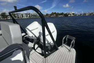 Thumbnail von Cruisers Yachts 38 VTR