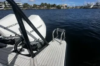 Thumbnail von Cruisers Yachts 38 VTR