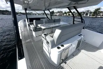 Thumbnail von Cruisers Yachts 38 VTR