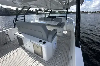Thumbnail von Cruisers Yachts 38 VTR