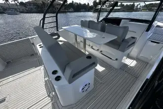 Thumbnail von Cruisers Yachts 38 VTR