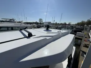 Thumbnail von Cruisers Yachts 38 VTR