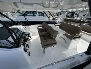 Thumbnail von Cruisers Yachts 38 VTR