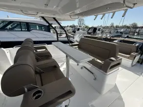 Thumbnail von Cruisers Yachts 38 VTR