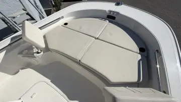 Thumbnail von Boston Whaler 210 Montauk