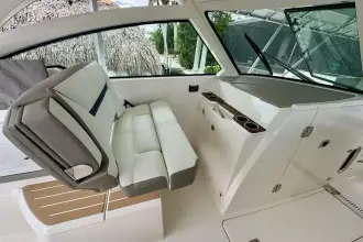 Thumbnail von Tiara Yachts 34LX