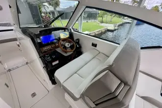 Thumbnail von Tiara Yachts 34LX
