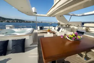 Thumbnail von Azimut Grande 105 La Rubia