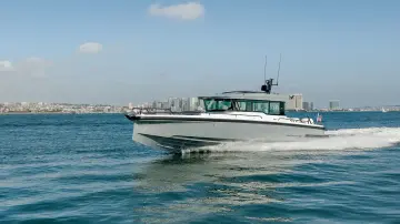 Axopar 37 XC Cross Cabin