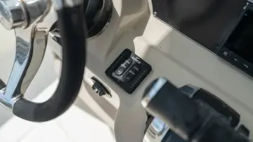 Thumbnail von Boston Whaler 270 Dauntless