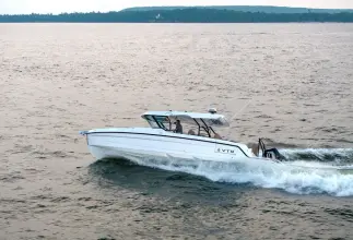 Thumbnail von Cruisers Yachts 38 VTR