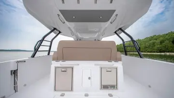 Thumbnail von Cruisers Yachts 38 VTR