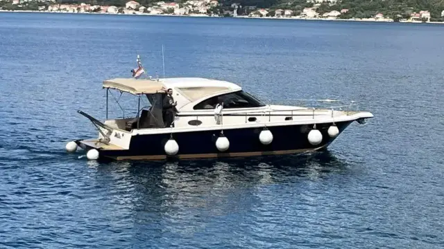 Cayman 38 WA