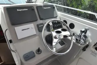 Thumbnail von Boston Whaler 315 Conquest Re-powered -  twin 350