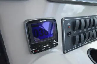 Thumbnail von Boston Whaler 315 Conquest Re-powered -  twin 350