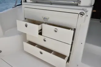 Thumbnail von Boston Whaler 315 Conquest Re-powered -  twin 350