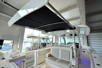 Thumbnail von Boston Whaler 380 Outrage BOSTON WHALER