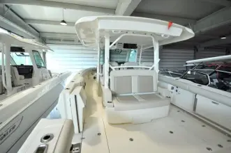 Thumbnail von Boston Whaler 380 Outrage BOSTON WHALER