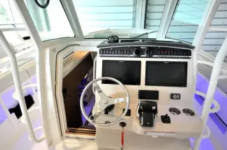 Thumbnail von Boston Whaler 380 Outrage BOSTON WHALER