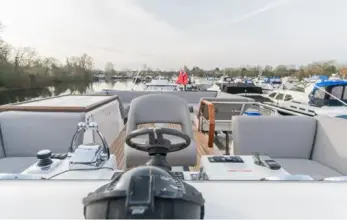 Thumbnail von Sealine F46 Excellent service history
