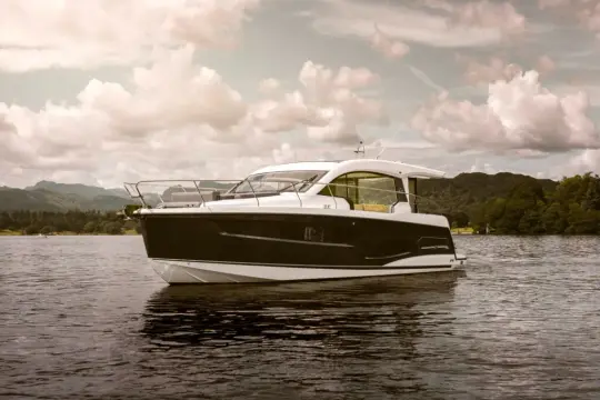 Sealine C390
