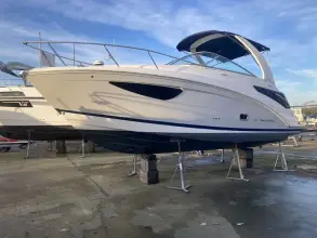 Regal 26 Express Cruiser