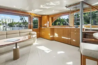 Thumbnail von Viking 74 Enclosed Bridge