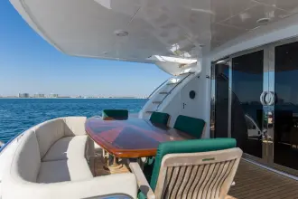 Thumbnail von Hatteras 80 Enclosed Bridge Skylounge