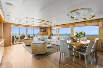 Thumbnail von Hatteras 80 Enclosed Bridge Skylounge