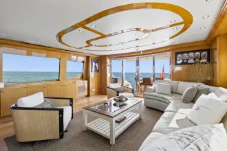 Thumbnail von Hatteras 80 Enclosed Bridge Skylounge