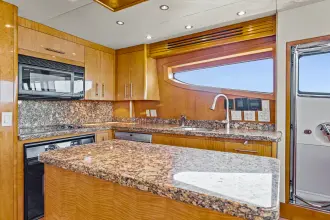 Thumbnail von Hatteras 80 Enclosed Bridge Skylounge