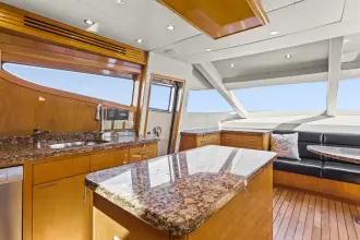 Thumbnail von Hatteras 80 Enclosed Bridge Skylounge