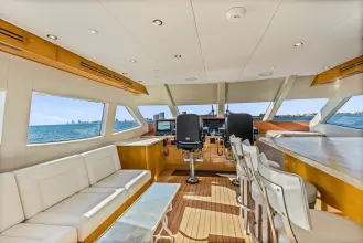 Thumbnail von Hatteras 80 Enclosed Bridge Skylounge