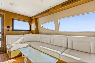 Thumbnail von Hatteras 80 Enclosed Bridge Skylounge