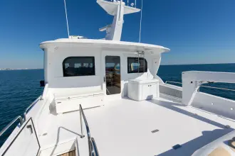Thumbnail von Hatteras 80 Enclosed Bridge Skylounge