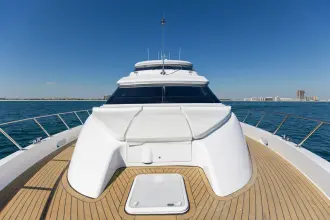 Thumbnail von Hatteras 80 Enclosed Bridge Skylounge