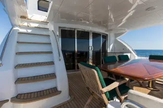 Thumbnail von Hatteras 80 Enclosed Bridge Skylounge