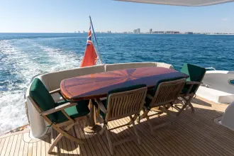 Thumbnail von Hatteras 80 Enclosed Bridge Skylounge
