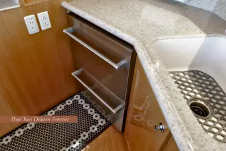 Thumbnail von Mckinna 57 Pilothouse Decompress