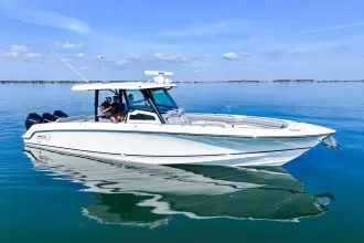 Thumbnail von Boston Whaler 380 Outrage