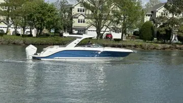 Sea Ray SLX 310 Outboard