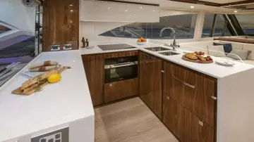 Thumbnail von Riviera 6800 Sport Yacht