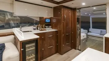 Thumbnail von Riviera 6800 Sport Yacht