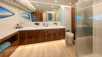 Thumbnail von Riviera 6800 Sport Yacht