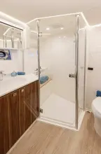 Thumbnail von Riviera 6800 Sport Yacht
