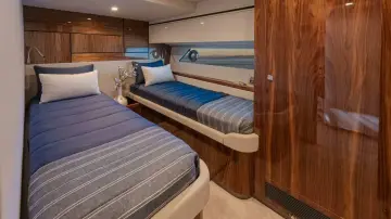 Thumbnail von Riviera 6800 Sport Yacht